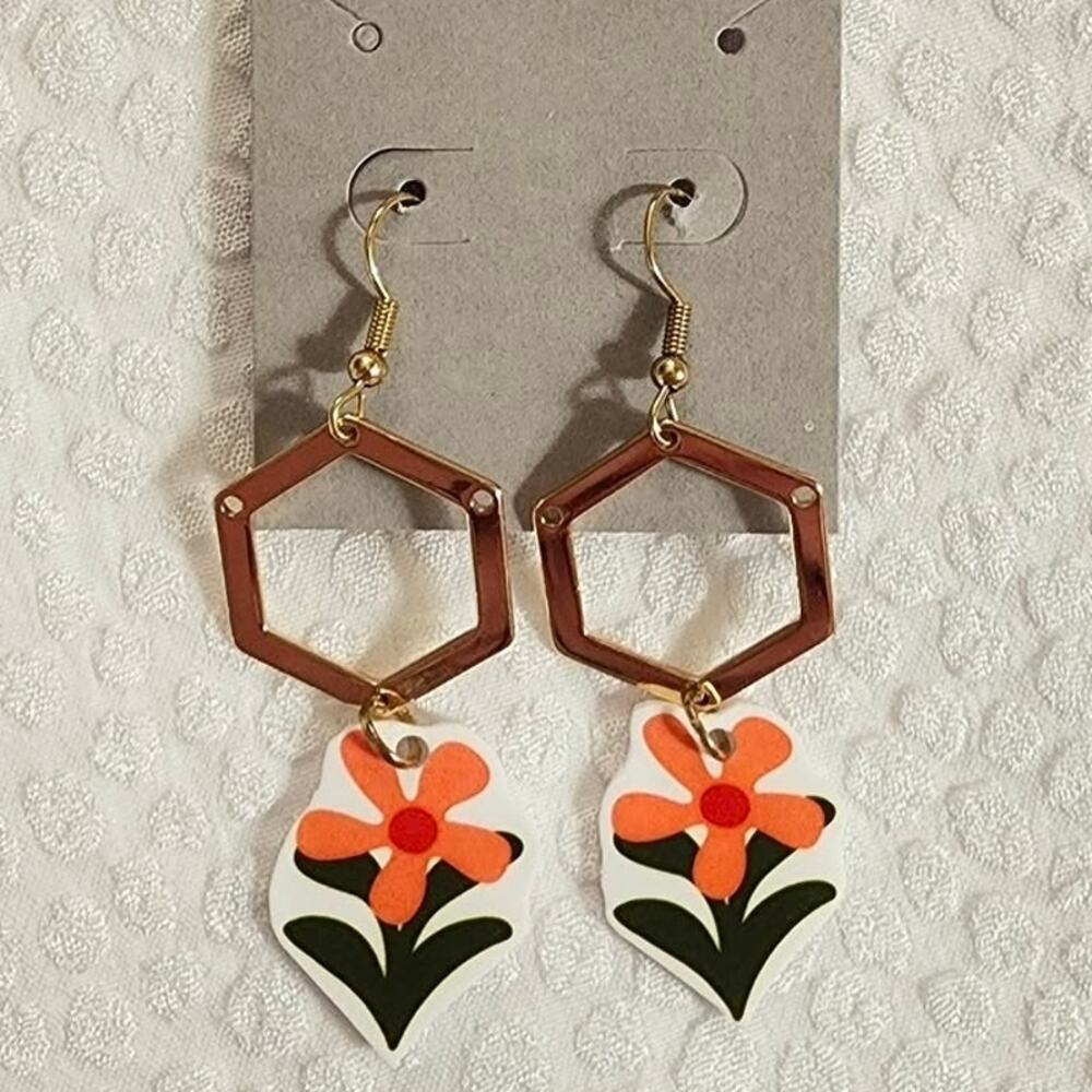 Mod Daisy Flower Handmade Dangle Earrings - Picture 2 of 2